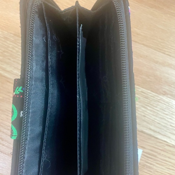 Vera Bradley NWT Turn Lock Wallet in Kiev Paisley(Retired Print) - Picture 9 of 13